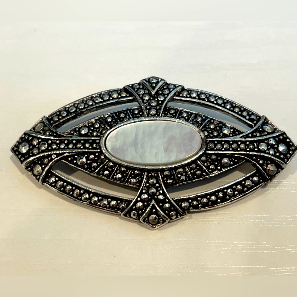Art Deco Style Brooch Vintage Silver Tone Oval White Stone Pendant Pin